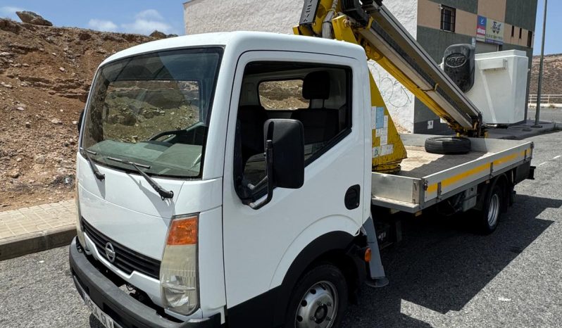 Nissan Cabstar Cabina simple con Plataforma lleno