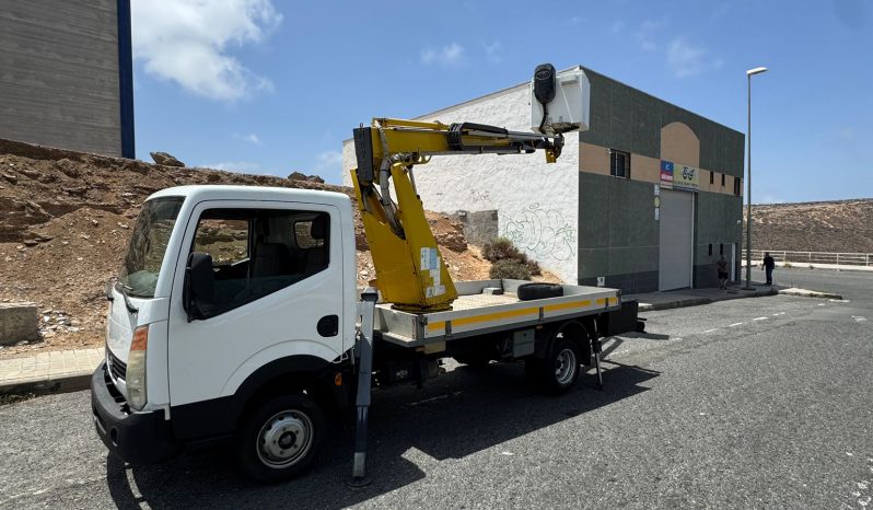 Nissan Cabstar Cabina simple con Plataforma lleno