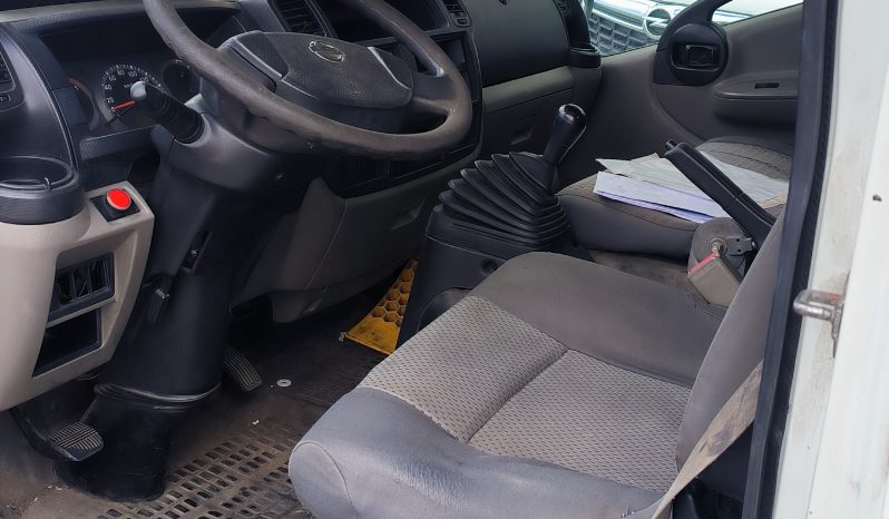 Nissan Cabstar Cabina simple con Plataforma lleno