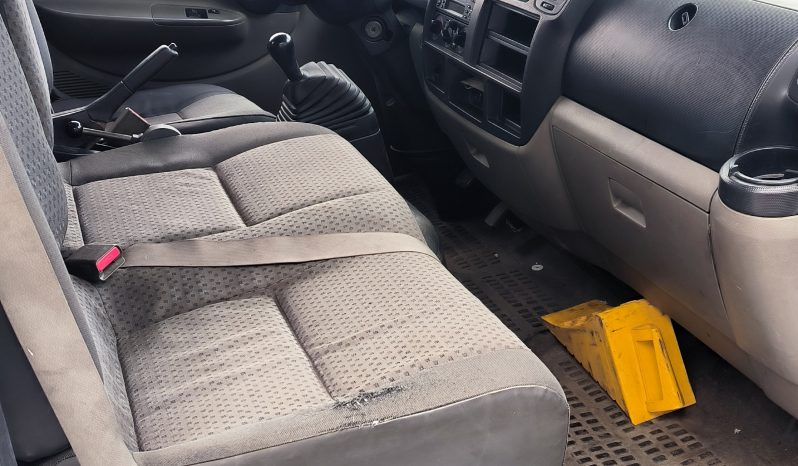 Nissan Cabstar Cabina simple con Plataforma lleno